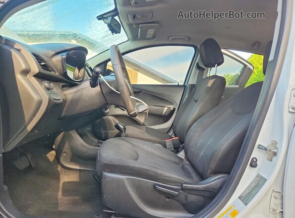 KL8CB6SAXJC471971 2018 CHEVROLET SPARK White Widok wnętrza z przodu