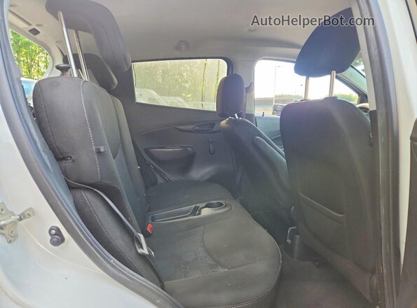 KL8CB6SAXJC471971 2018 CHEVROLET SPARK White Widok tylnych siedzeń