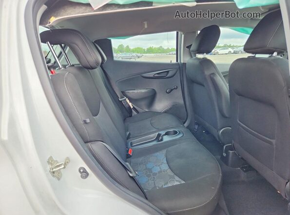 KL8CB6SAXJC472084 2018 CHEVROLET SPARK White Вид задніх сидінь