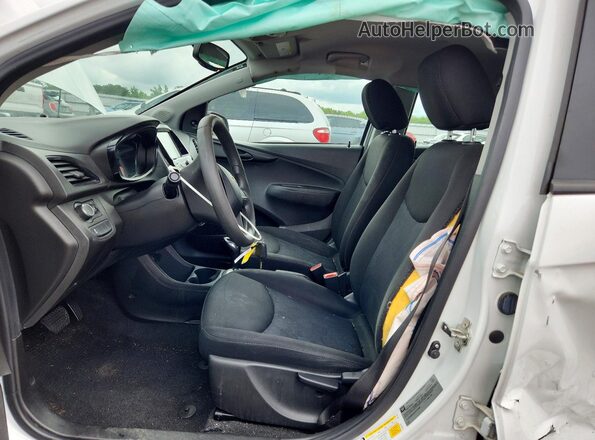 KL8CB6SAXJC472084 2018 CHEVROLET SPARK White Вид салону спереду