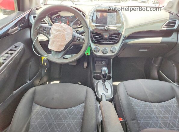 KL8CD6SA1KC763455 2019 CHEVROLET SPARK Red Vista del salpicadero