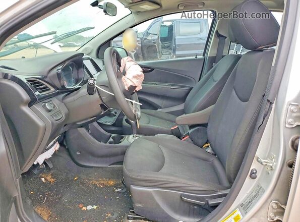 KL8CD6SA2NC011767 2022 CHEVROLET SPARK Silver Vista interior delantera