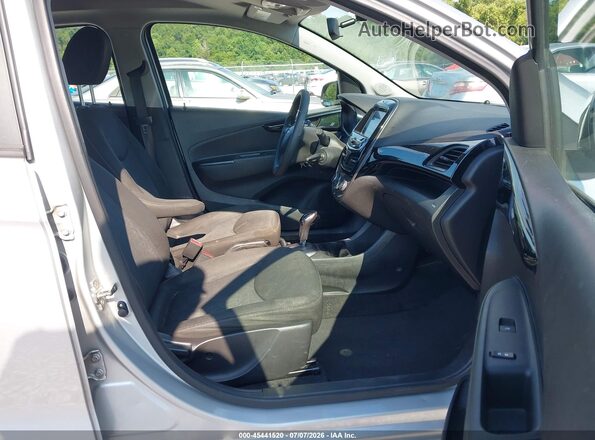 KL8CD6SA4MC717430 2021 CHEVROLET SPARK Silver Widok wnętrza z przodu