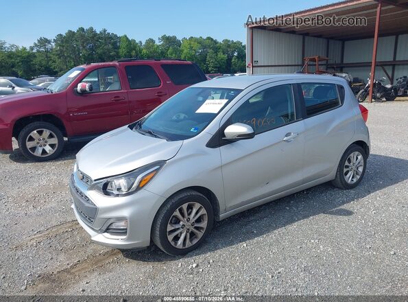 KL8CD6SA6LC417256 2020 CHEVROLET SPARK Silver Vista tres cuartos delantera izquierda