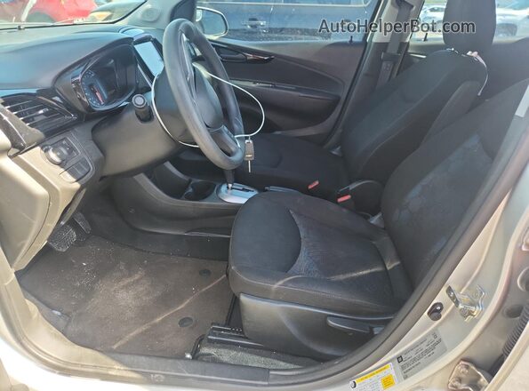KL8CD6SA7HC735314 2017 CHEVROLET SPARK Серебряный Вид салона спереди