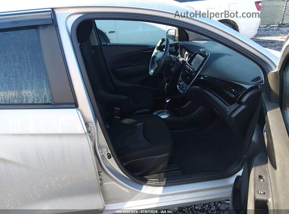 KL8CD6SAXHC790193 2017 CHEVROLET SPARK Серебряный Вид салона спереди