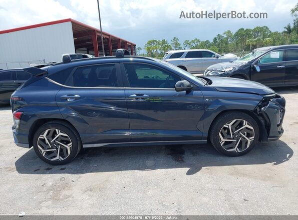 KM8HA3A32RU175166 2024 HYUNDAI KONA Синий Вид задней части салона