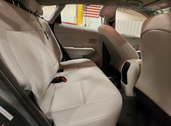 KM8HACAB1SU255992 2025 HYUNDAI KONA Gray Rear interior view