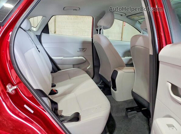 KM8HACAB4SU308071 2025 HYUNDAI KONA Burgundy Vista interior trasera