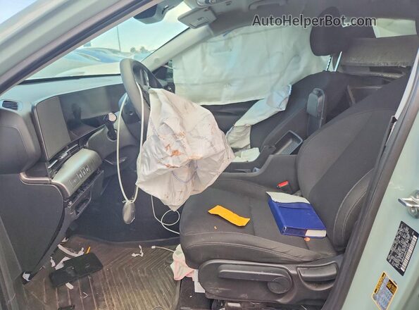 KM8HACAB6RU147653 2024 HYUNDAI KONA Зеленый Вид салона спереди