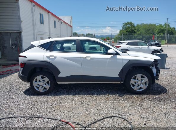 KM8HACAB7SU292125 2025 HYUNDAI KONA White Սալոնի 360 աստիճան տեսք