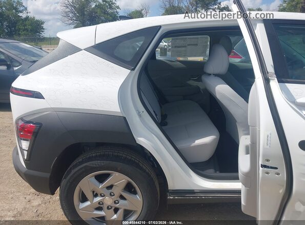 KM8HACAB9TU412671 2026 HYUNDAI KONA White VIN կոդի պիտակի տեսք