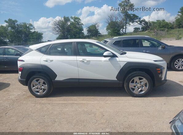 KM8HACAB9TU412671 2026 HYUNDAI KONA White Սալոնի հետևի տեսք