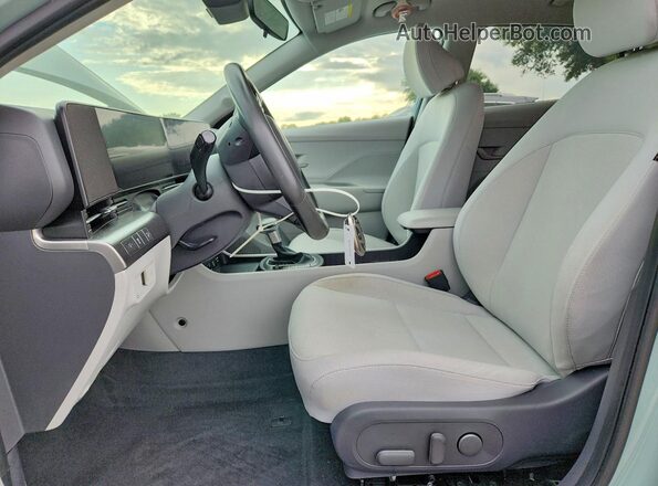 KM8HB3AB2RU118082 2024 HYUNDAI KONA Gray Widok wnętrza z przodu
