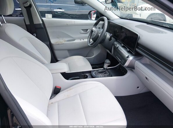 KM8HB3AB3SU198904 2025 HYUNDAI KONA Черный Вид салона спереди