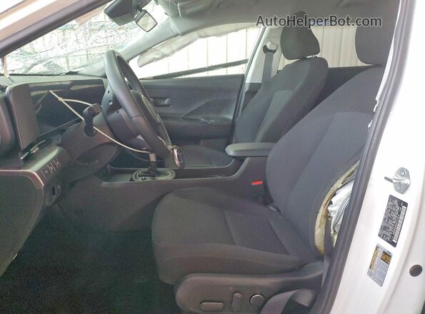 KM8HB3AB4SU310674 2025 HYUNDAI KONA White Widok wnętrza z przodu