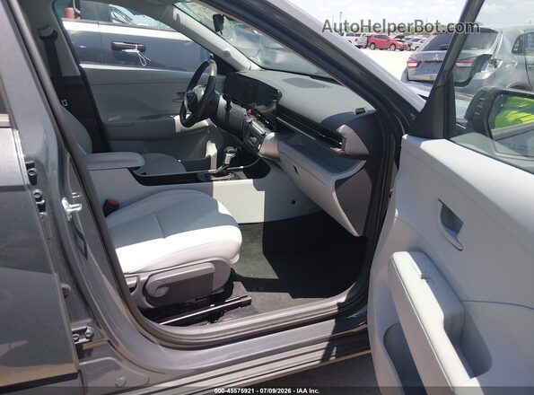 KM8HB3AB7SU323712 2025 HYUNDAI KONA Серый Вид салона спереди