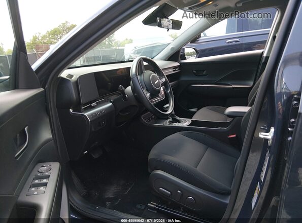 KM8HB3AB9SU326658 2025 HYUNDAI KONA Dark Blue Вид салона спереди