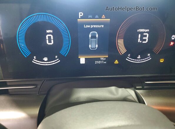 KM8HBCAB2SU303092 2025 HYUNDAI KONA Green ხელსაწყოთა პანელის ხედი