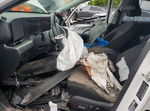 KM8HBCAB4RU148233 2024 HYUNDAI KONA White წინა სალონის ხედი