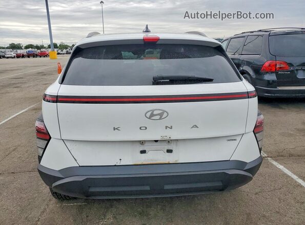 KM8HBCAB4RU148233 2024 HYUNDAI KONA White უკანა ხედი