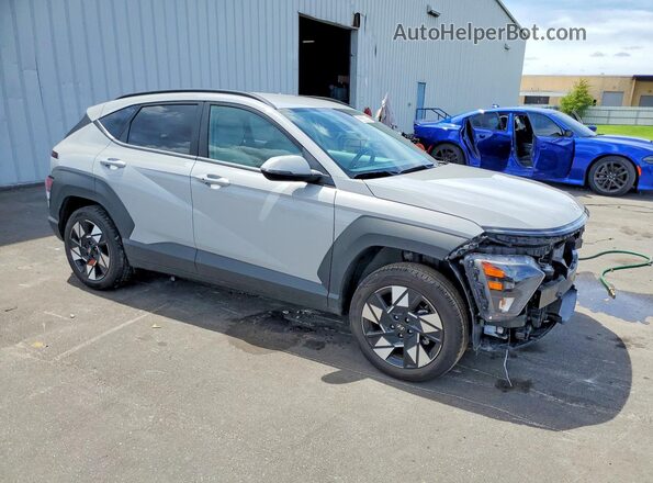KM8HBCAB4SU338474 2025 HYUNDAI KONA Silver Առջևի աջ
