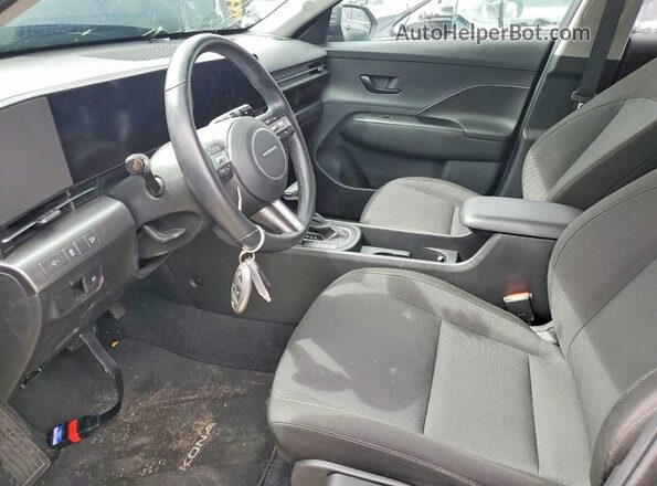 KM8HBCAB5RU166322 2024 HYUNDAI KONA Charcoal Widok wnętrza z przodu