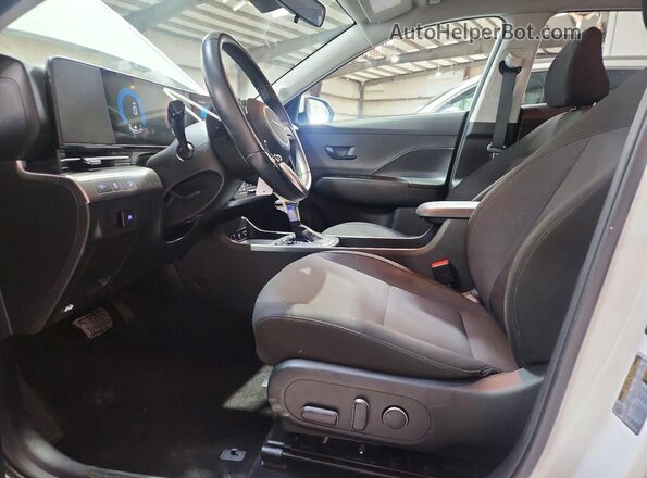 KM8HBCAB5SU308660 2025 HYUNDAI KONA White Vista interior delantera