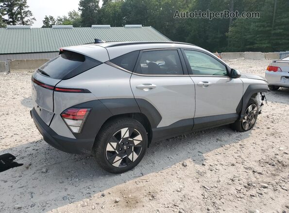 KM8HBCAB6RU072840 2024 HYUNDAI KONA Silver Trasero derecho