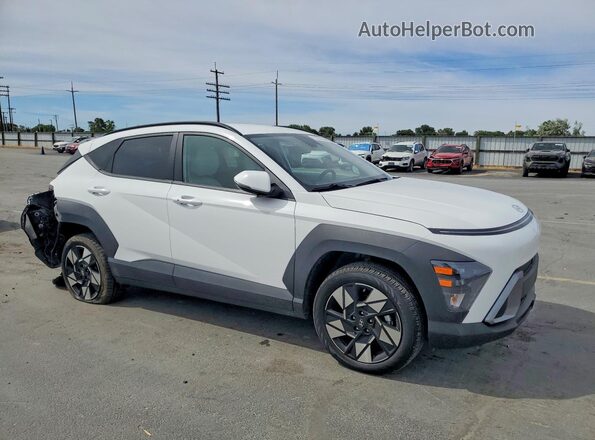 KM8HBCAB6RU181864 2024 HYUNDAI KONA White Front right