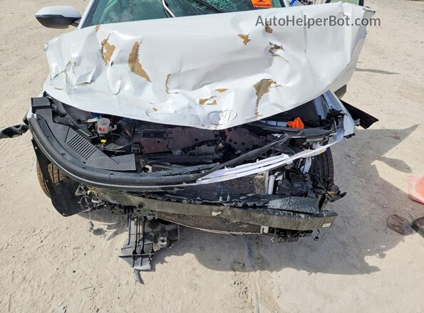 KM8HBCAB6SU337553 2025 HYUNDAI KONA White Vista del compartimento del motor