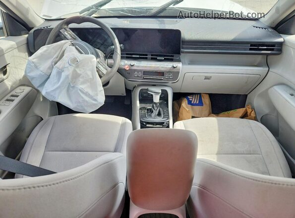 KM8HBCAB6SU337553 2025 HYUNDAI KONA White Vista del salpicadero