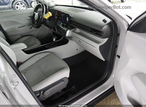 KM8HBCAB7RU071275 2024 HYUNDAI KONA Gray Vista interior delantera