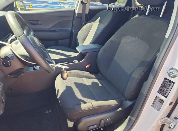 KM8HBCAB8RU108513 2024 HYUNDAI KONA White Սալոնի դիմացի տեսք