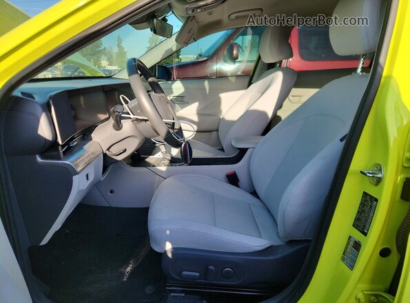 KM8HBCAB9RU048533 2024 HYUNDAI KONA Yellow წინა სალონის ხედი