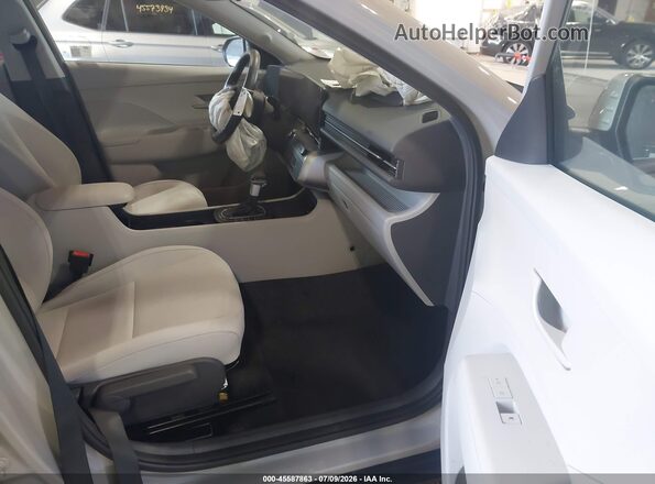 KM8HBCABXRU072243 2024 HYUNDAI KONA Серый Вид салона спереди