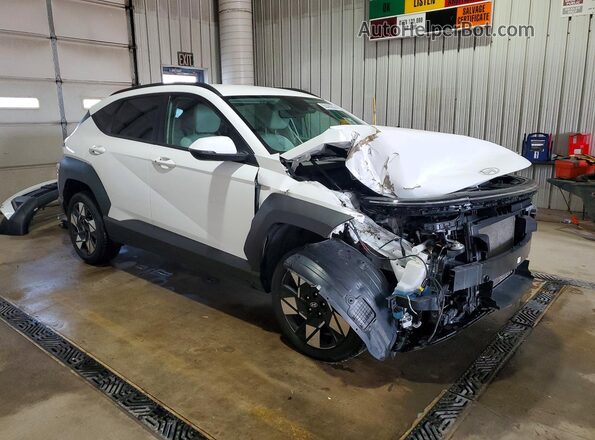 KM8HBCABXRU135048 2024 HYUNDAI KONA White წინა მარჯვენა