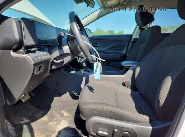KM8HBCABXRU166624 2024 HYUNDAI KONA White Vista interior delantera