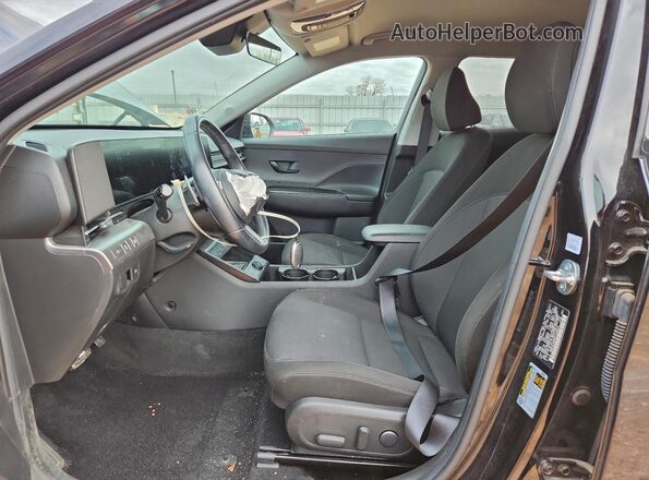 KM8HC3AB8RU143873 2024 HYUNDAI KONA Black Вид салону спереду
