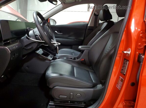 KM8HECA38RU118586 2024 HYUNDAI KONA Orange Widok wnętrza z przodu