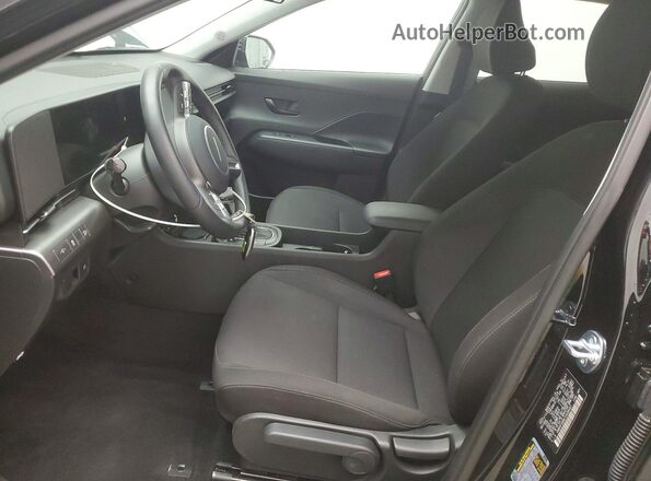 KM8HF3AB6TU438467 2026 HYUNDAI KONA Черный Вид салона спереди
