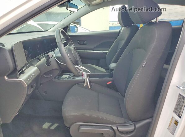 KM8HF3AB8TU437899 2026 HYUNDAI KONA White Вид салону спереду