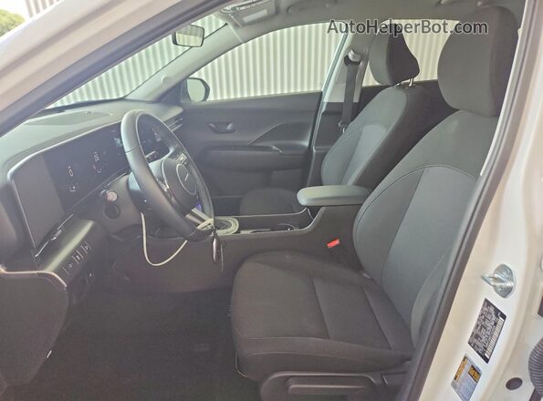 KM8HF3AB9TU424935 2026 HYUNDAI KONA White წინა სალონის ხედი