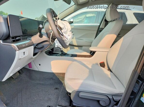 KM8HFCAB4TU417519 2026 HYUNDAI KONA Черный Вид салона спереди