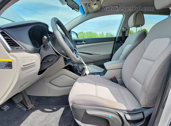 KM8J23A44HU337353 2017 HYUNDAI TUCSON Серебряный Вид салона спереди
