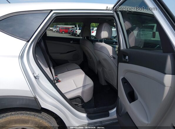 KM8J23A46JU656131 2018 HYUNDAI TUCSON Silver Widok naklejki z numerem VIN