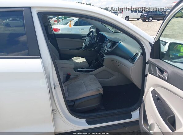 KM8J2CA42JU664680 2018 HYUNDAI TUCSON White Vista interior delantera