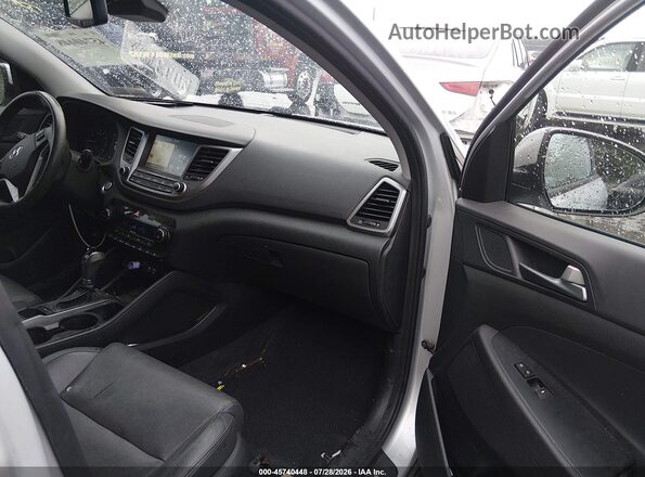 KM8J33A24HU345898 2017 HYUNDAI TUCSON Silver Front interior view