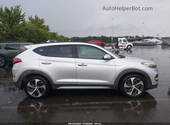 KM8J33A24HU345898 2017 HYUNDAI TUCSON Silver Rear interior view