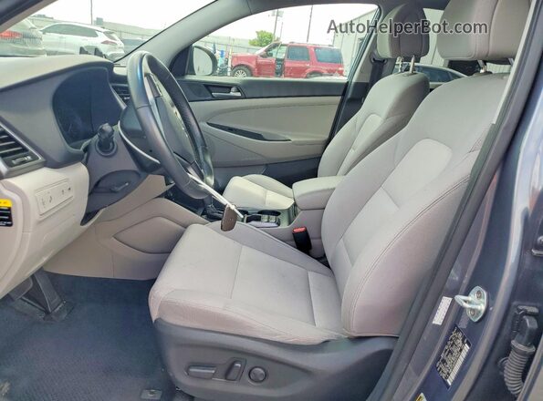 KM8J33A26HU575443 2017 HYUNDAI TUCSON Gray Front interior view